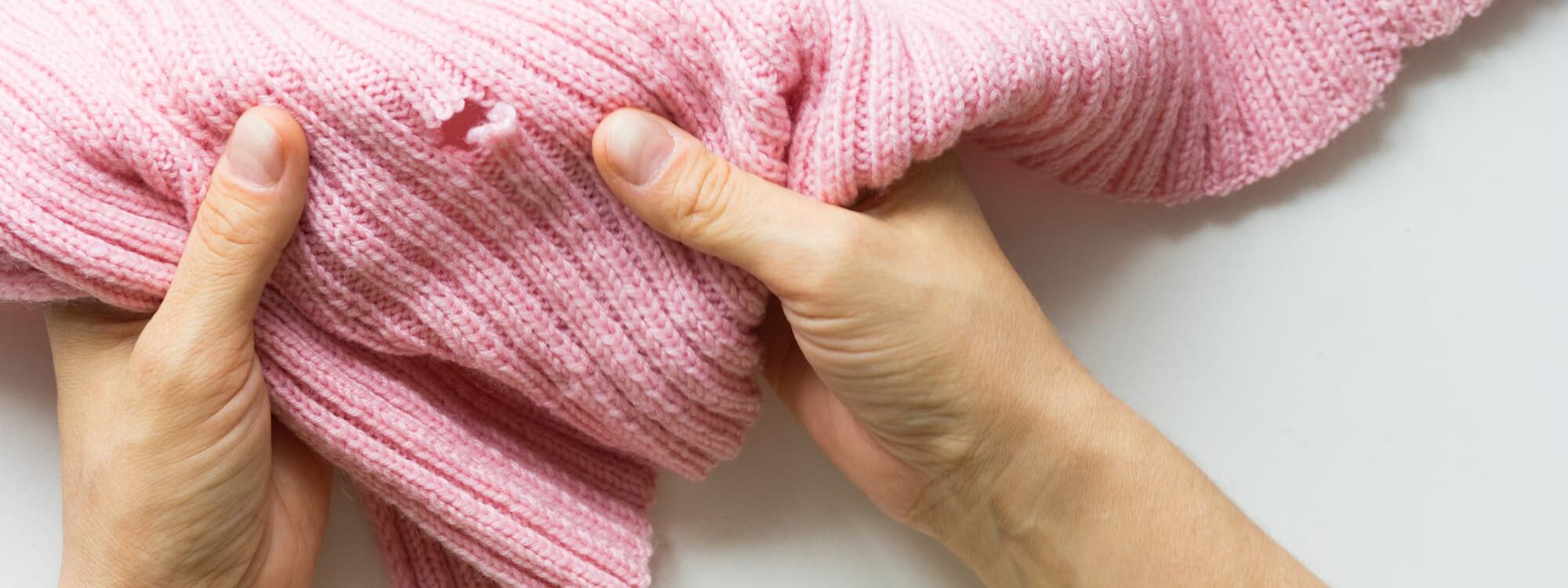 DESINSECTISATION_PROFESSIONNELLE11 2000X750 | Nuisifix Comment empêcher les mites des vêtements de se propager dans vos placards ? Erstein